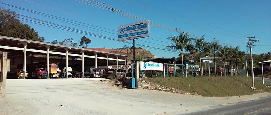 Fachada do Posto de Molas Santa Cruz na rodovia